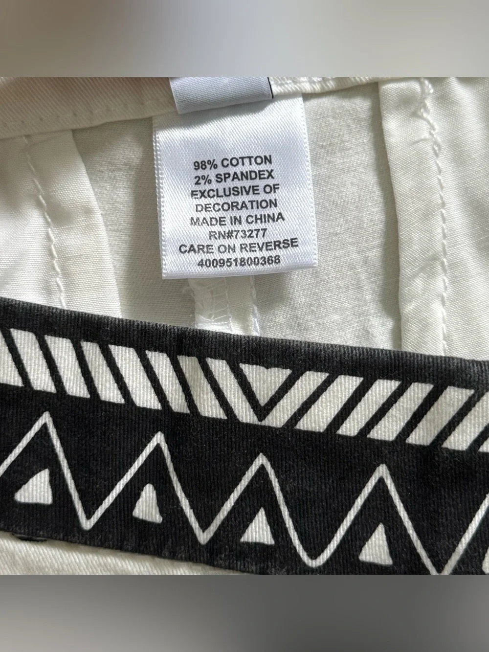 ELLE Black & White Geometric Chevron Polka Dot Chino Shorts - Size 2